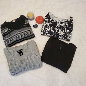 Bundle of Four Women's Old Navy Pullover Sweaters